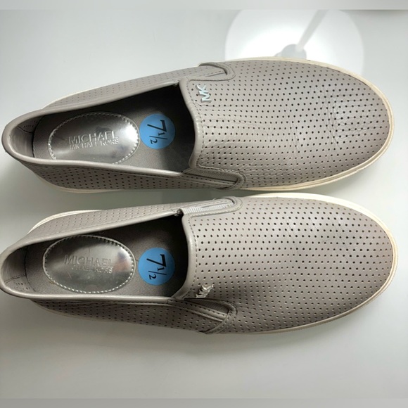 Michael Kors Gray Perforated Leather Sneakers
Breathable Comfortable Size 7.5 - Picture 2 of 5